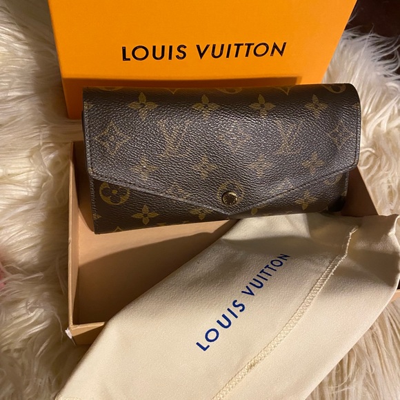 🔥💥LOUIS VUITTON Sarah Monogram Wallet💥🔥 - Picture 2 of 13